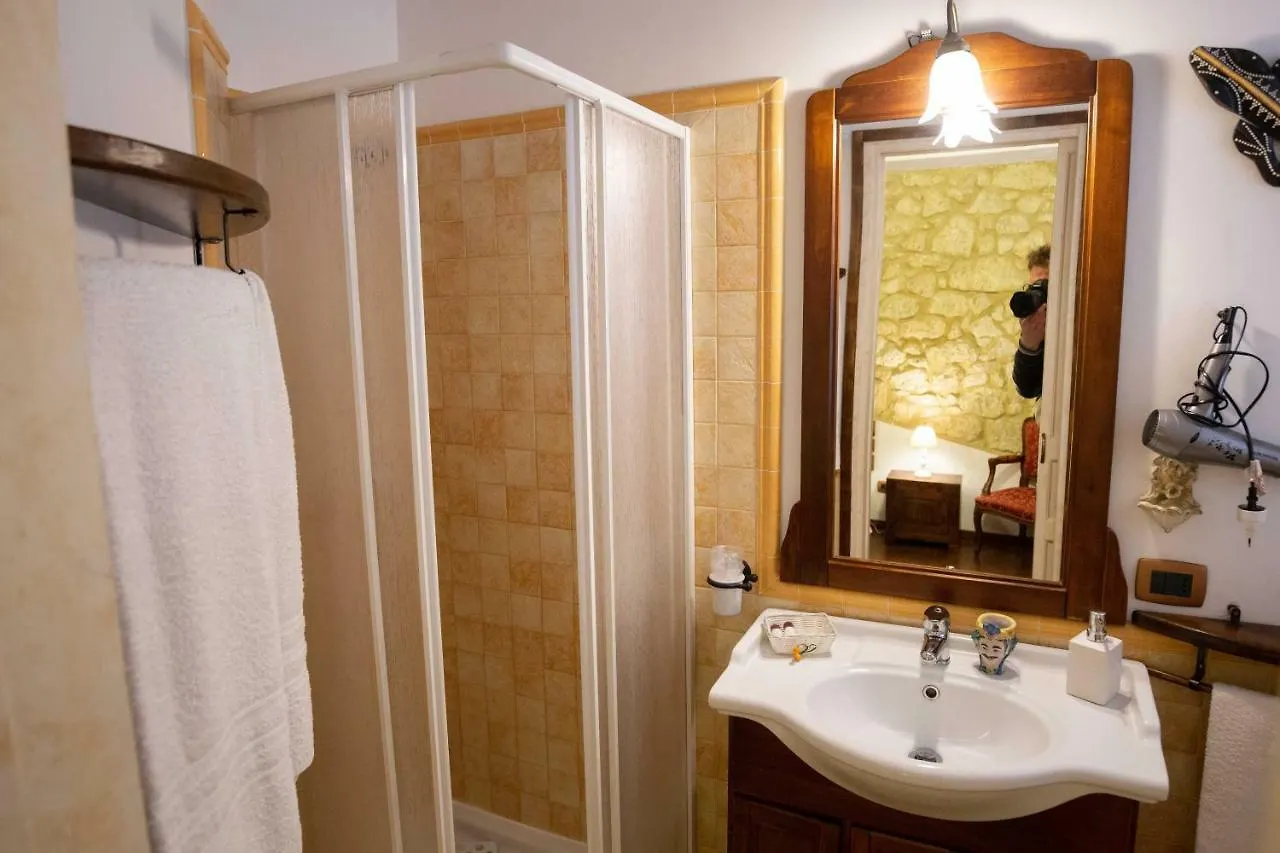 Bed and Breakfast La Casa In Pietra Santa Caterina Villarmosa 3*,  Italia